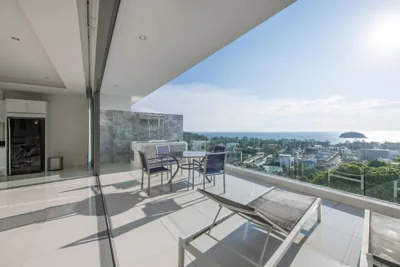 Apartamento de dos dormitorios con balcón y vistas al mar — The View Phuket By RESAVA